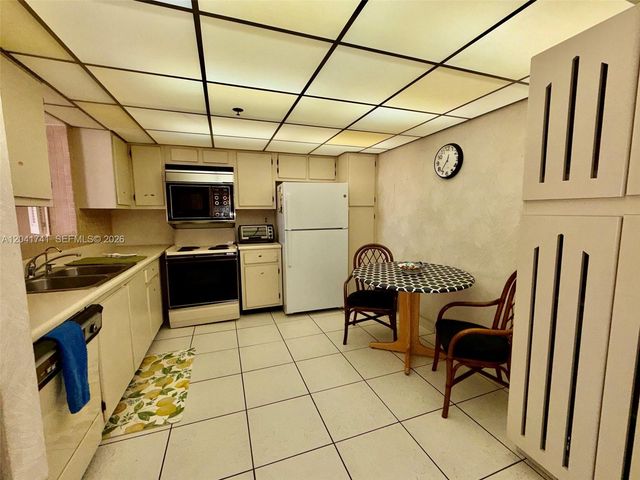 210 174th Street 405, Sunny Isles Beach, FL 33160