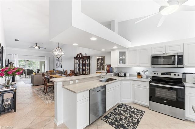 6840 Beach Resort DR 16, Naples, FL 34114