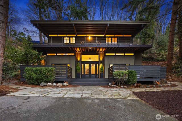 1644 32nd Avenue W, Seattle, WA 98199