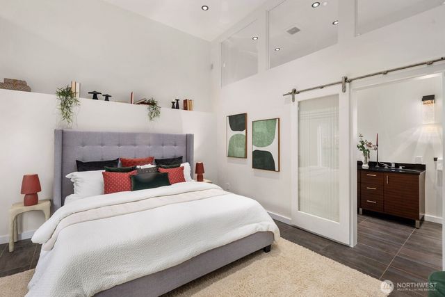 1644 32nd Avenue W, Seattle, WA 98199