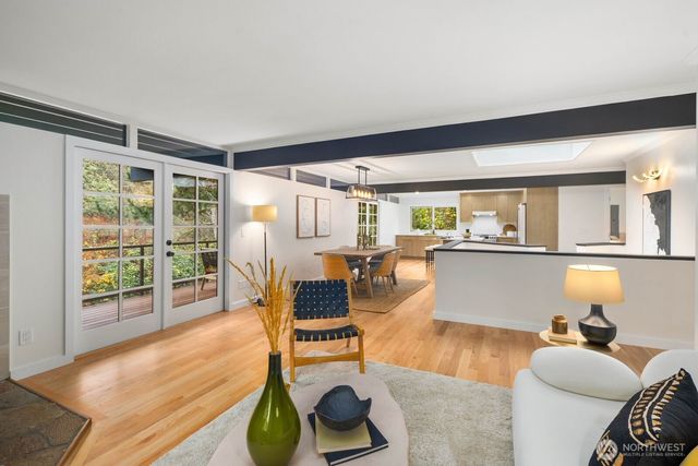 1644 32nd Avenue W, Seattle, WA 98199