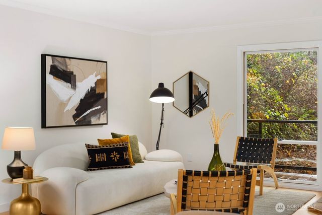 1644 32nd Avenue W, Seattle, WA 98199