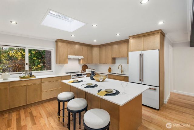 1644 32nd Avenue W, Seattle, WA 98199