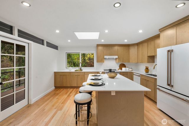 1644 32nd Avenue W, Seattle, WA 98199