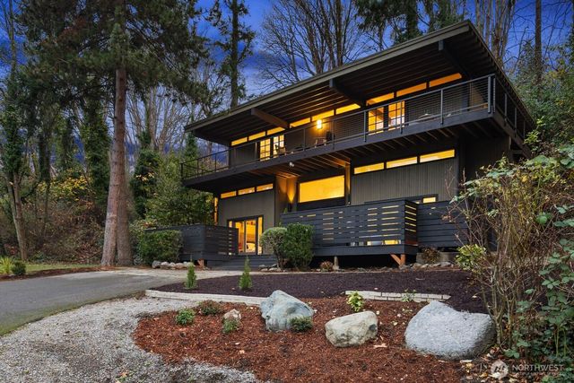 1644 32nd Avenue W, Seattle, WA 98199