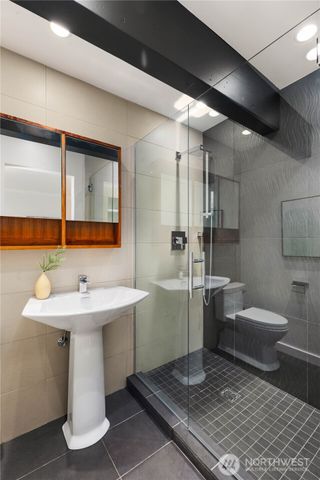 1644 32nd Avenue W, Seattle, WA 98199