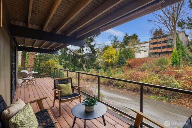 1644 32nd Avenue W, Seattle, WA 98199