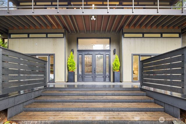 1644 32nd Avenue W, Seattle, WA 98199