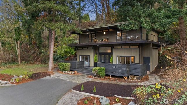 1644 32nd Avenue W, Seattle, WA 98199