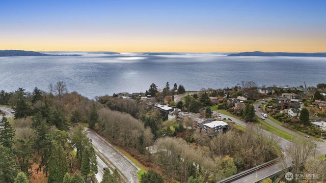 1644 32nd Avenue W, Seattle, WA 98199