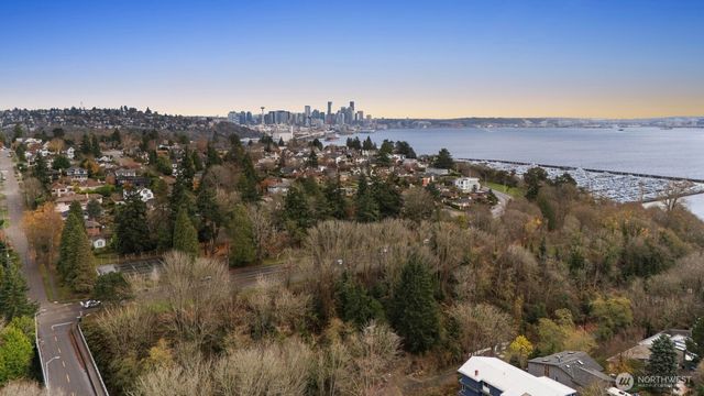 1644 32nd Avenue W, Seattle, WA 98199