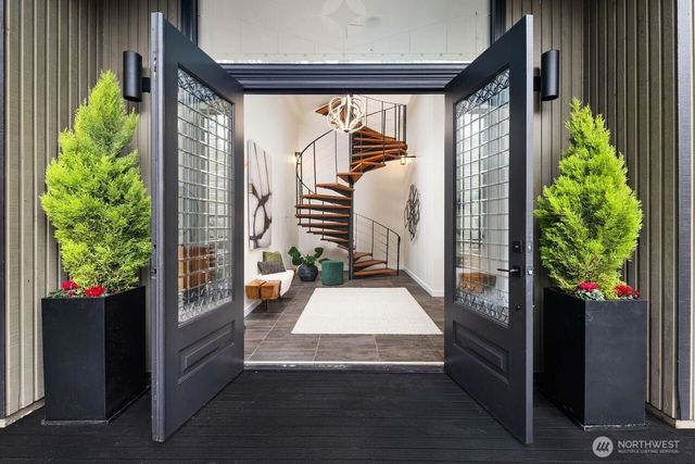 1644 32nd Avenue W, Seattle, WA 98199