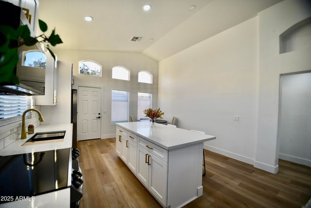 10053 E CAPRI Avenue, Mesa, AZ 85208