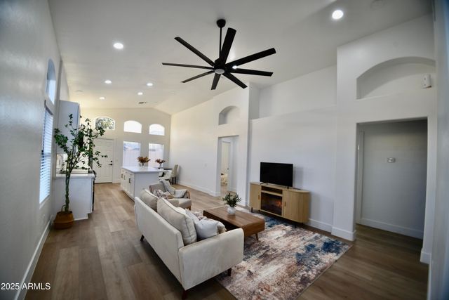 10053 E CAPRI Avenue, Mesa, AZ 85208