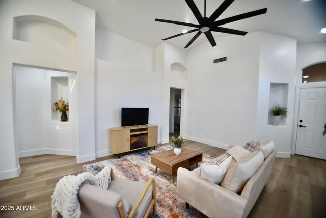 10053 E CAPRI Avenue, Mesa, AZ 85208