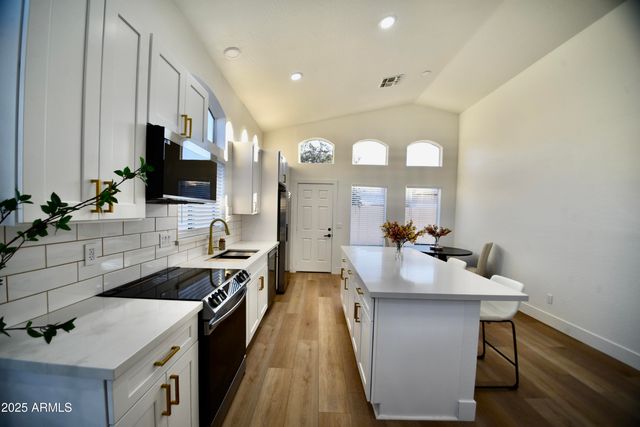 10053 E CAPRI Avenue, Mesa, AZ 85208