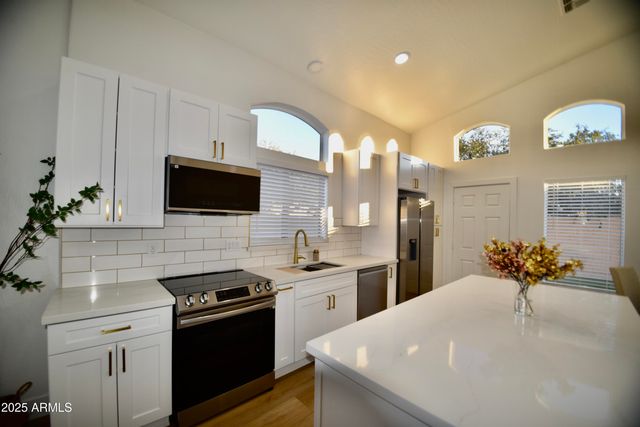 10053 E CAPRI Avenue, Mesa, AZ 85208