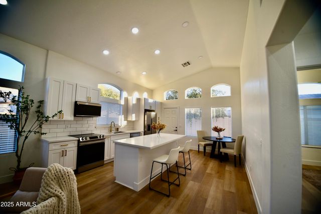 10053 E CAPRI Avenue, Mesa, AZ 85208