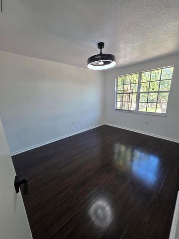 5466 NW 92nd Avenue, Sunrise, FL 33351