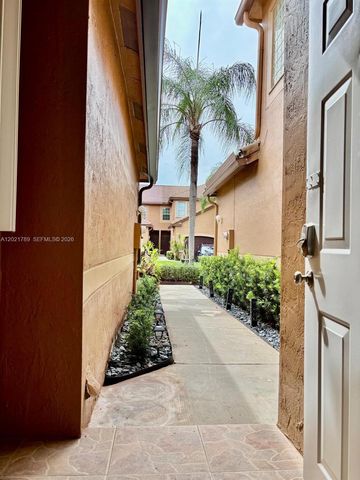 1498 Barcelona Way 3-21, Weston, FL 33327