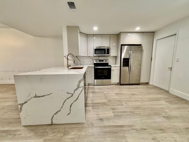 1498 Barcelona Way 3-21, Weston, FL 33327