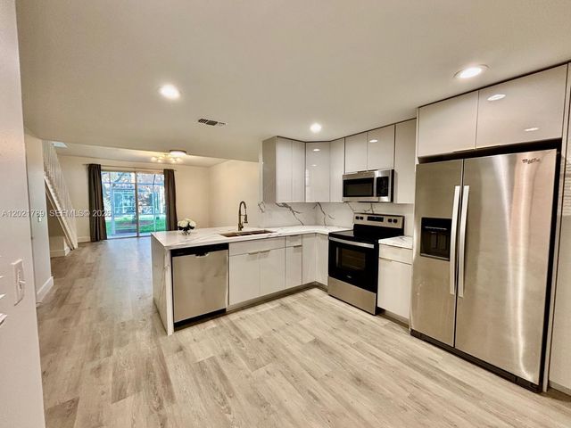 1498 Barcelona Way 3-21, Weston, FL 33327