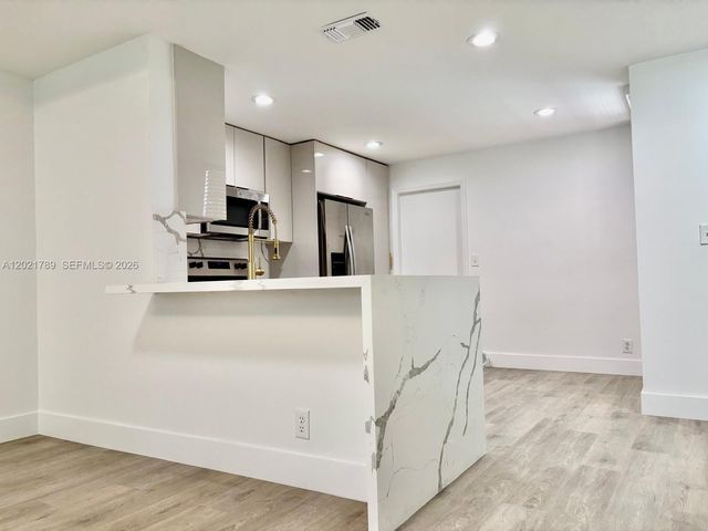 1498 Barcelona Way 3-21, Weston, FL 33327