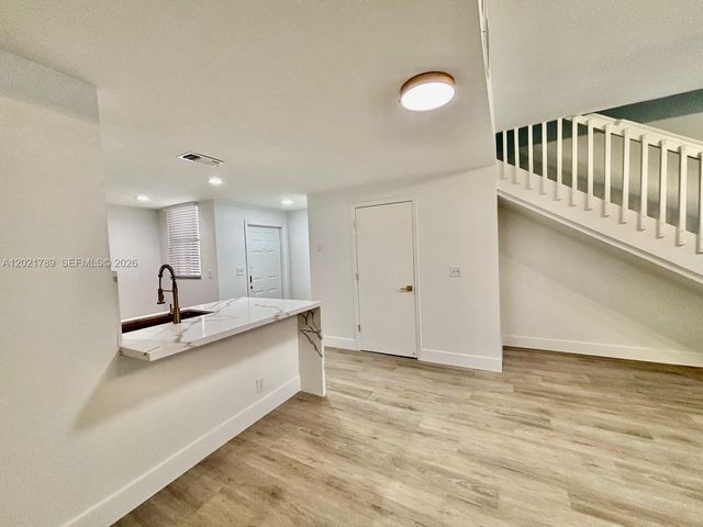 1498 Barcelona Way 3-21, Weston, FL 33327