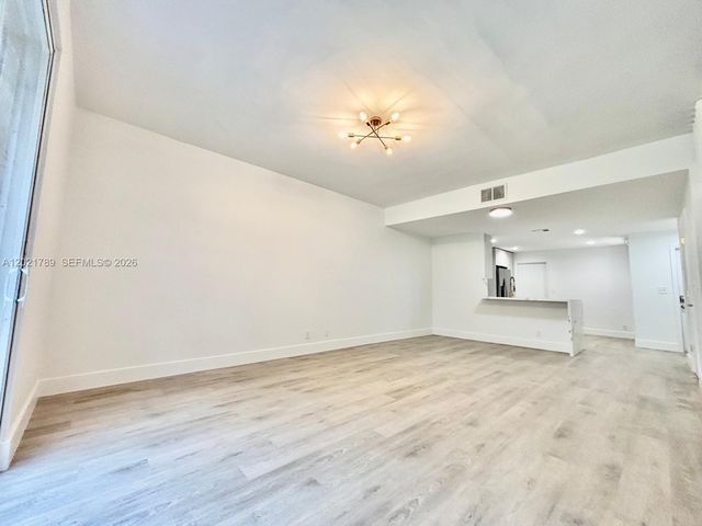 1498 Barcelona Way 3-21, Weston, FL 33327