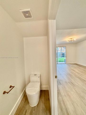 1498 Barcelona Way 3-21, Weston, FL 33327