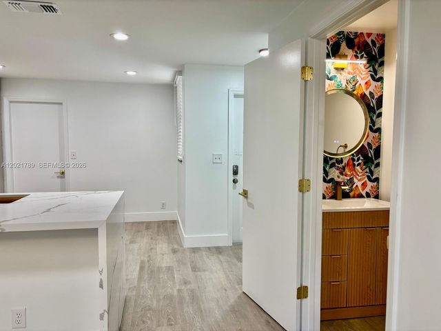 1498 Barcelona Way 3-21, Weston, FL 33327