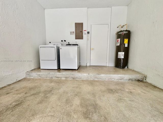 1498 Barcelona Way 3-21, Weston, FL 33327