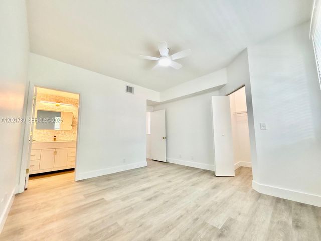 1498 Barcelona Way 3-21, Weston, FL 33327