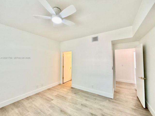 1498 Barcelona Way 3-21, Weston, FL 33327