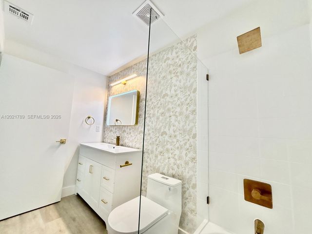 1498 Barcelona Way 3-21, Weston, FL 33327