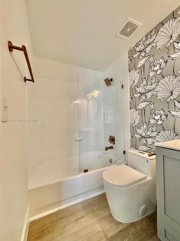 1498 Barcelona Way 3-21, Weston, FL 33327