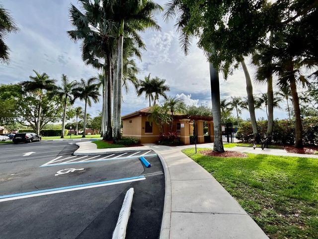 1498 Barcelona Way 3-21, Weston, FL 33327