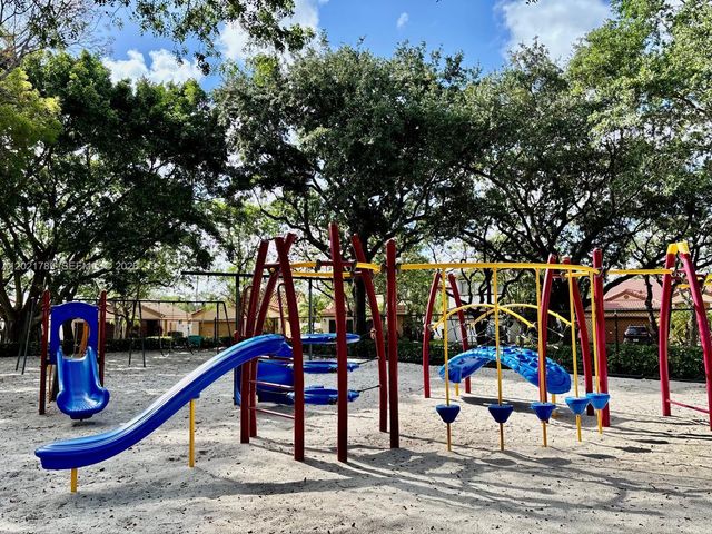 1498 Barcelona Way 3-21, Weston, FL 33327