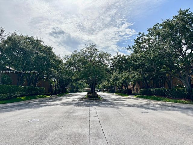 1498 Barcelona Way 3-21, Weston, FL 33327