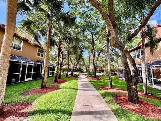 1498 Barcelona Way 3-21, Weston, FL 33327
