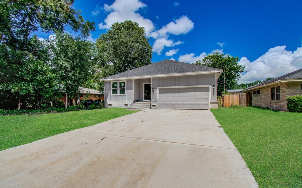 5447 N Shady Creek Drive, Houston, TX 77017