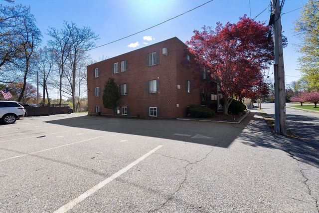 48 N Emerson St 1, Wakefield, MA 01880