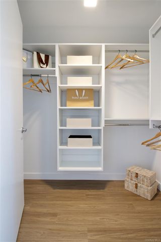 333 Warner Avenue 210, Roslyn, NY 11576