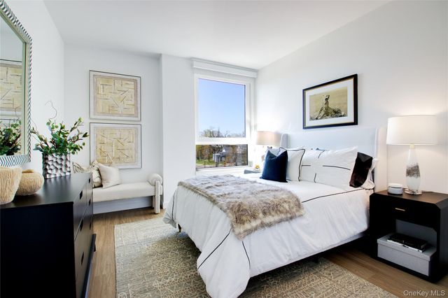 333 Warner Avenue 210, Roslyn, NY 11576