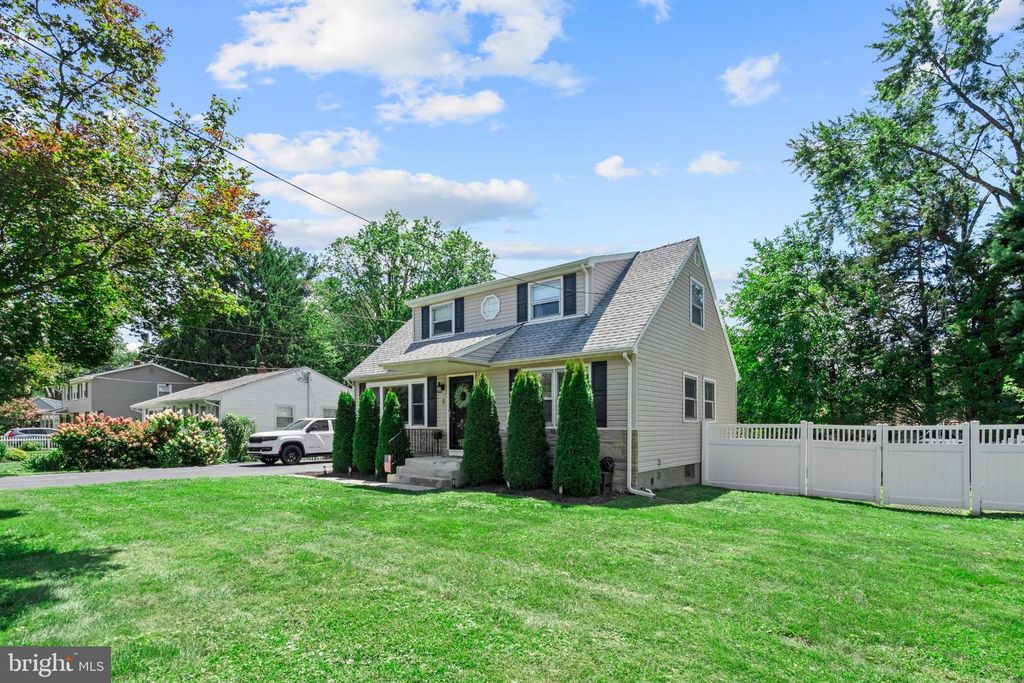 5 LANGMOORE DR, TRENTON, NJ 08638 — exterior