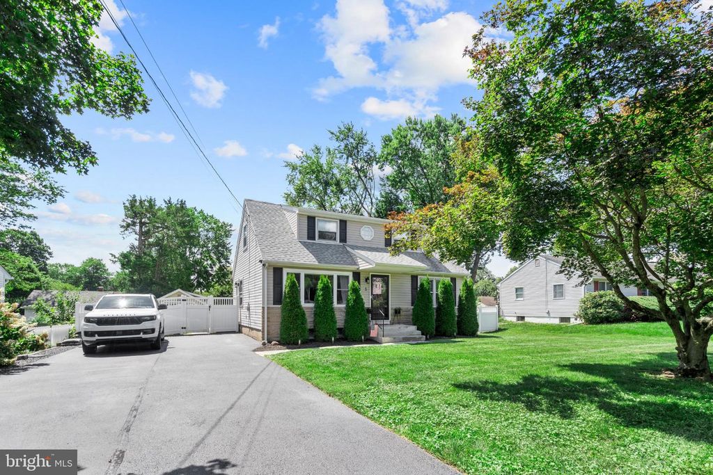 5 LANGMOORE DR, TRENTON, NJ 08638 — photo 2