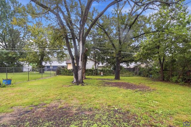 1024 SE 33rd TER, Topeka, KS 66605