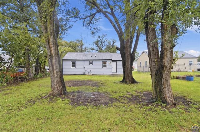 1024 SE 33rd TER, Topeka, KS 66605