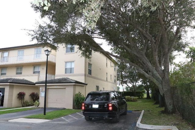 2100 Greenview Shores Boulevard 508, Wellington, FL 33414