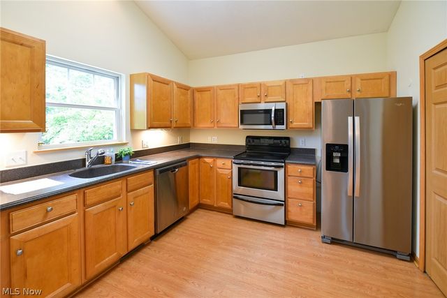 3108 Vermont Place, Green, OH 44312